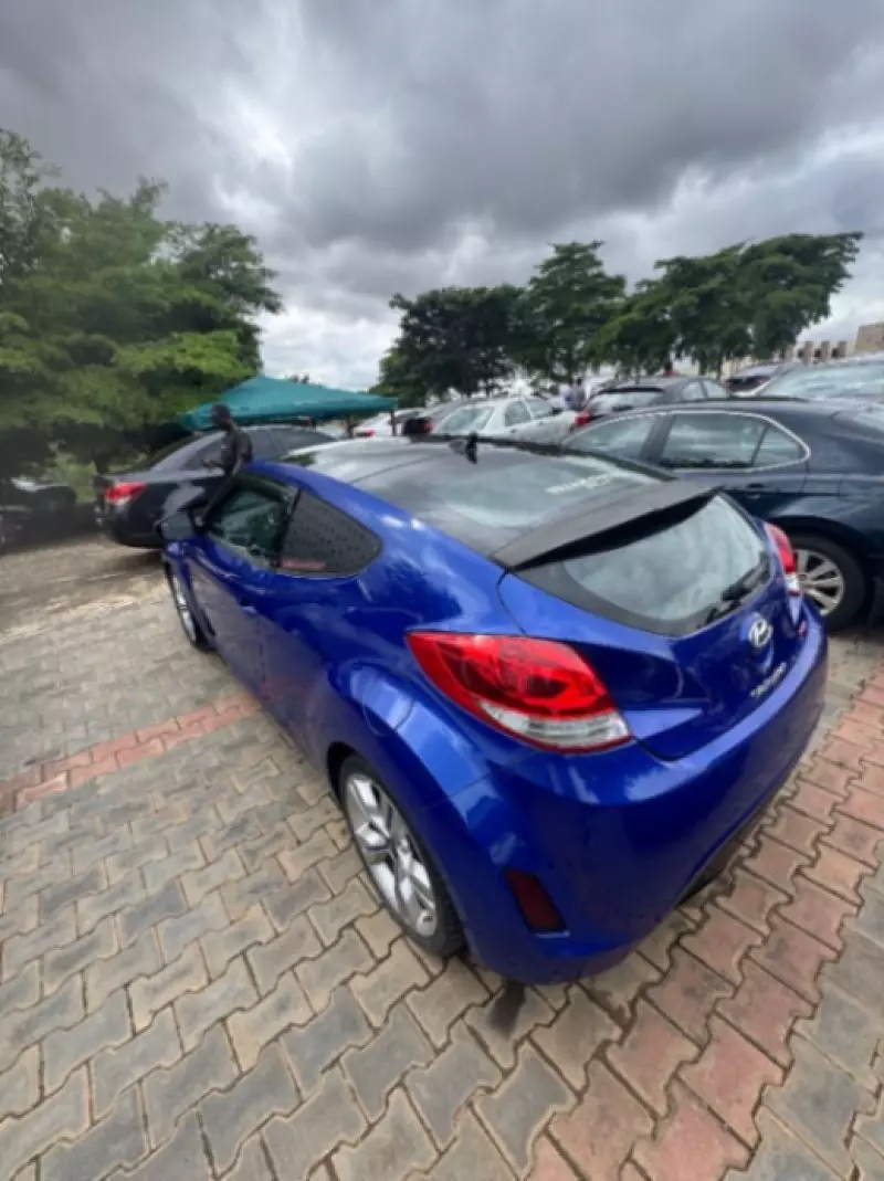 Hyundai Veloster   - 2012