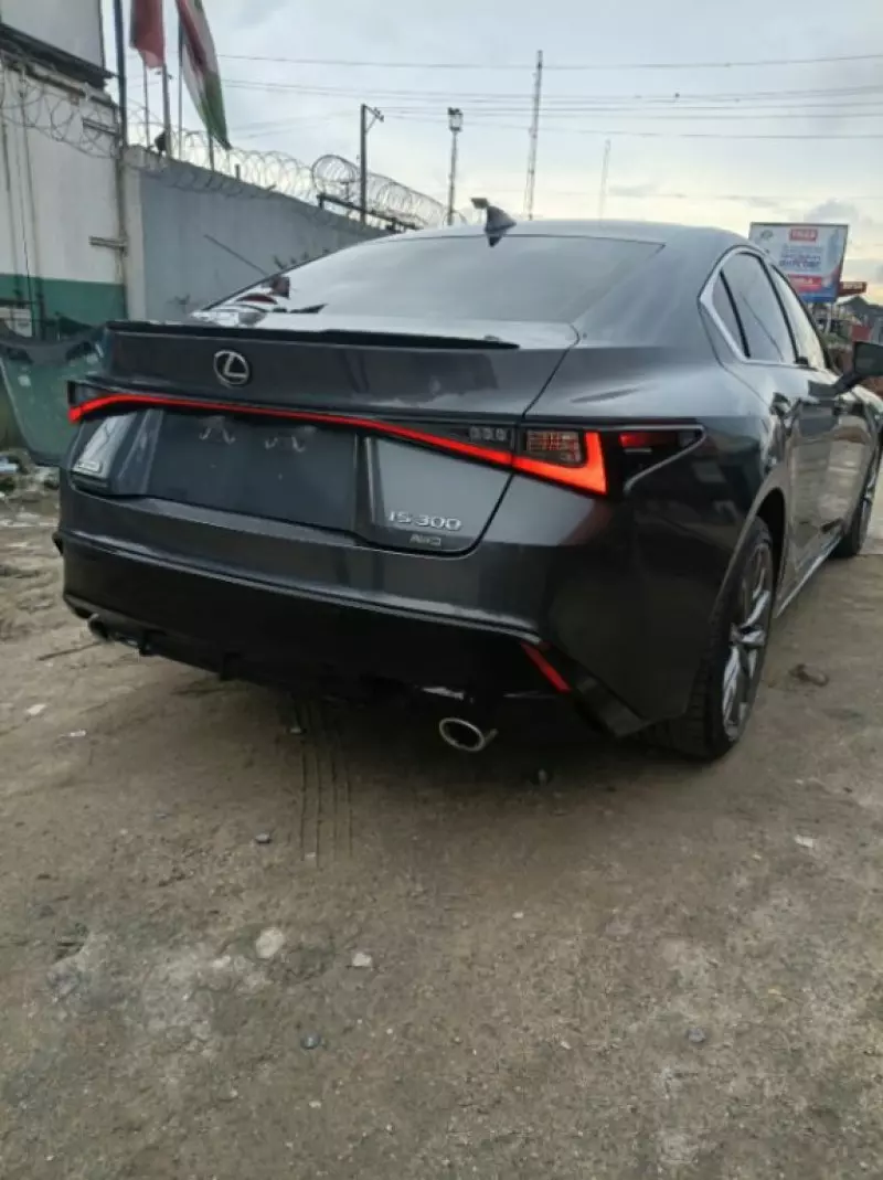 Lexus IS - 2021