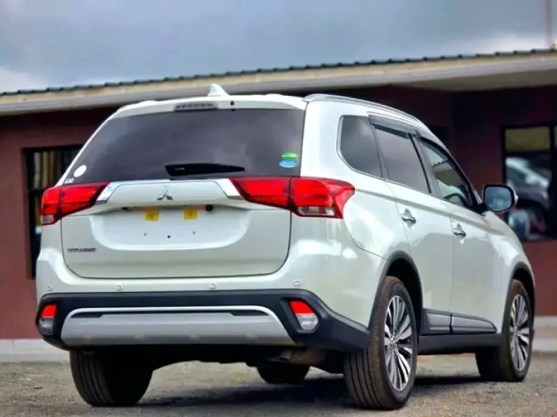 Mitsubishi OUTLANDER   - 2019