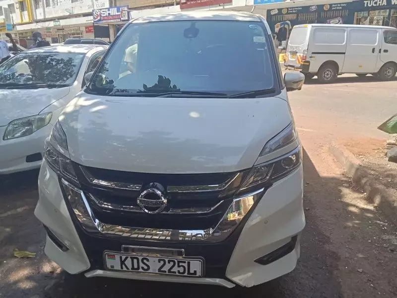 Nissan Serena   - 2017