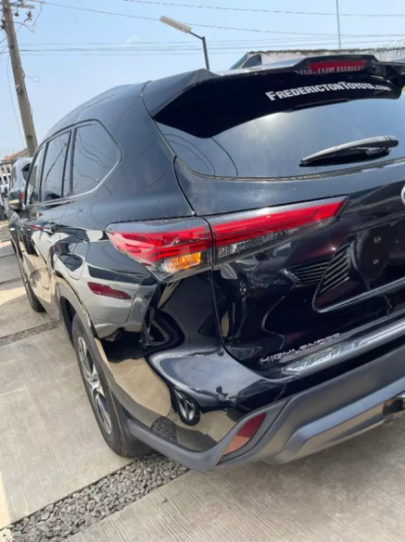 Toyota Highlander   - 2020