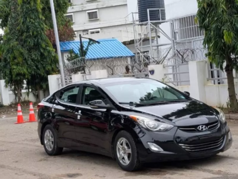 Hyundai Elantra   - 2013