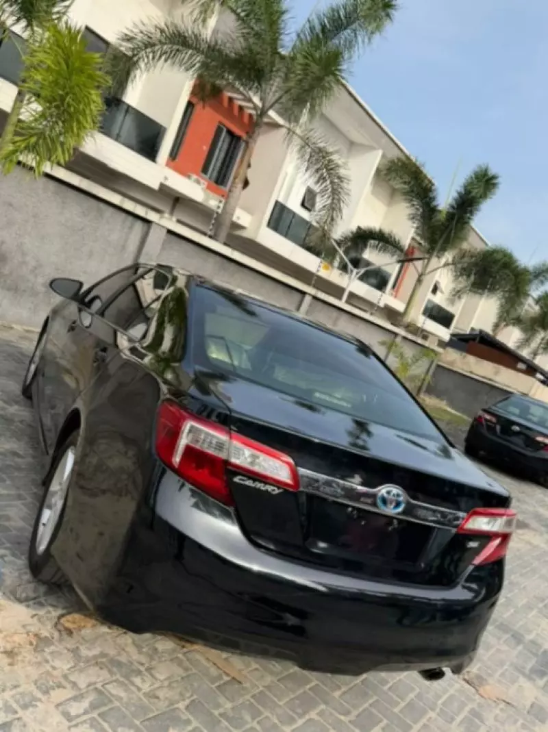 Toyota Camry   - 2014