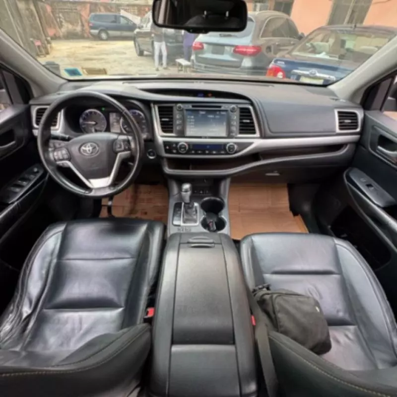 Toyota Highlander   - 2016