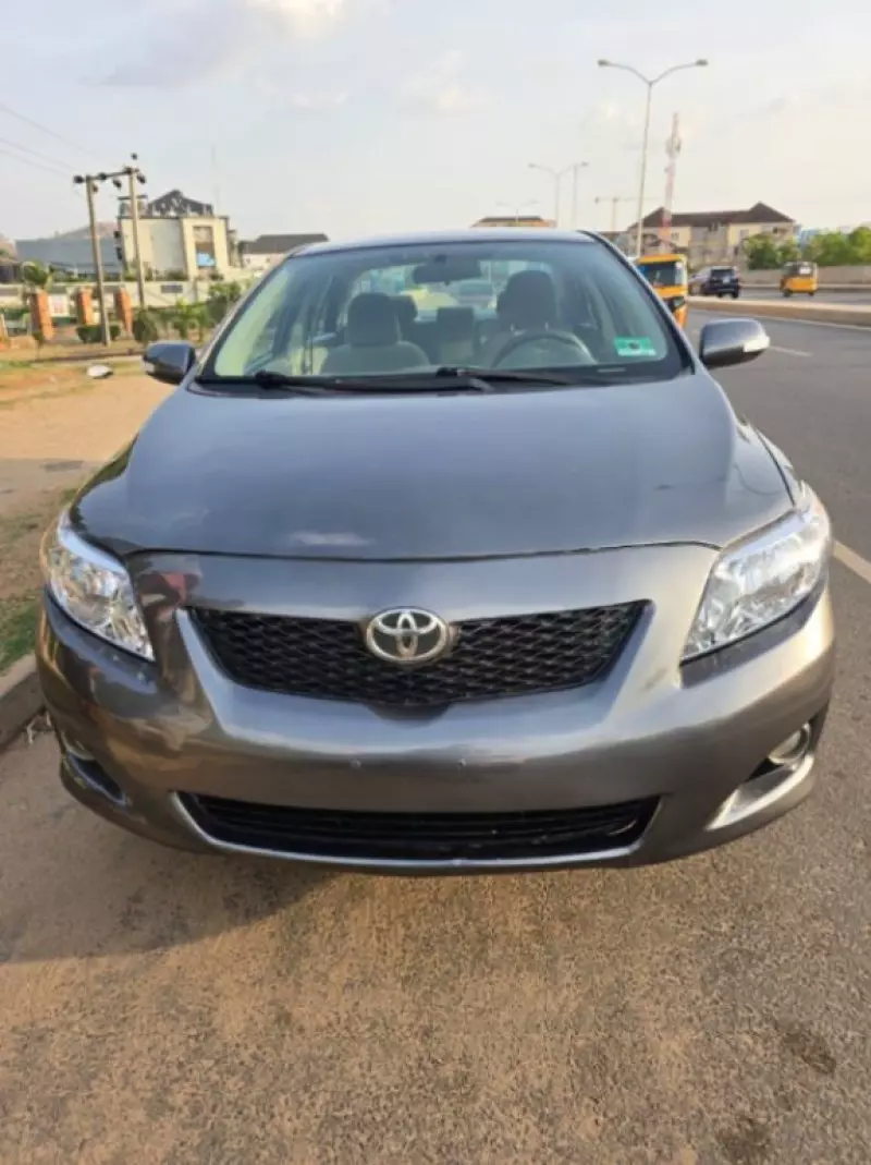 Toyota Corolla   - 2010