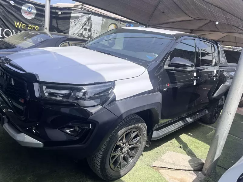 Toyota Hilux   - 2023