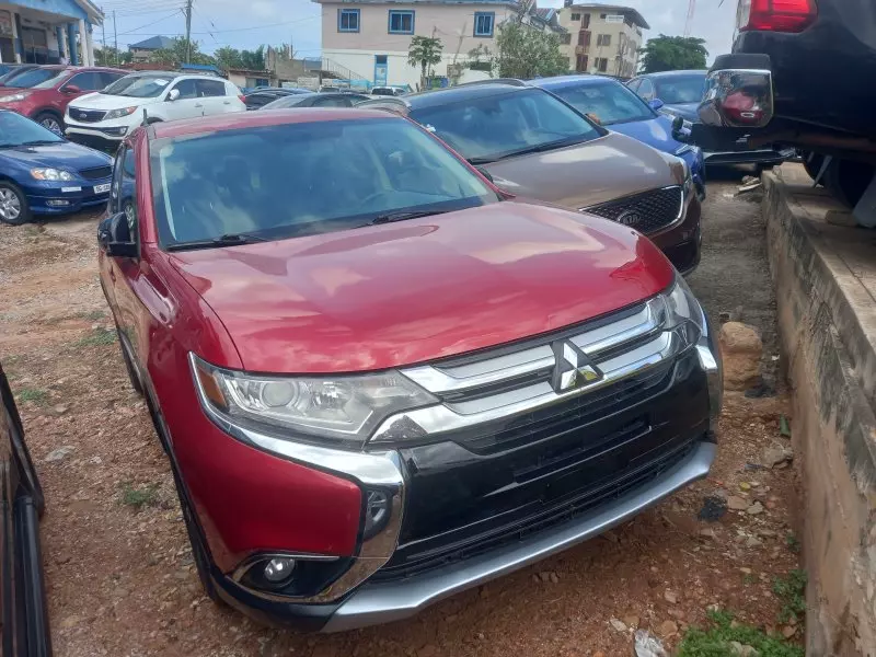 Mitsubishi OUTLANDER   - 2016