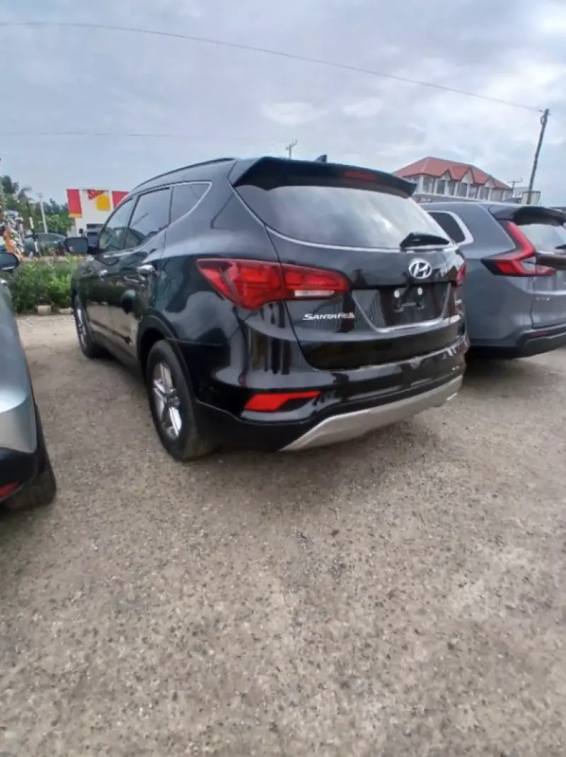 Hyundai Santa Fe   - 2017