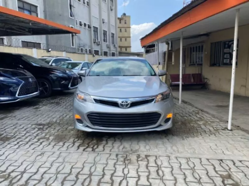 Toyota Avalon   - 2013