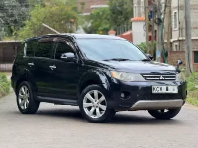 Mitsubishi Outlander   - 2011