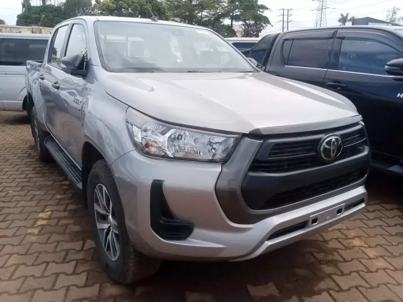 Toyota Hilux   - 2019