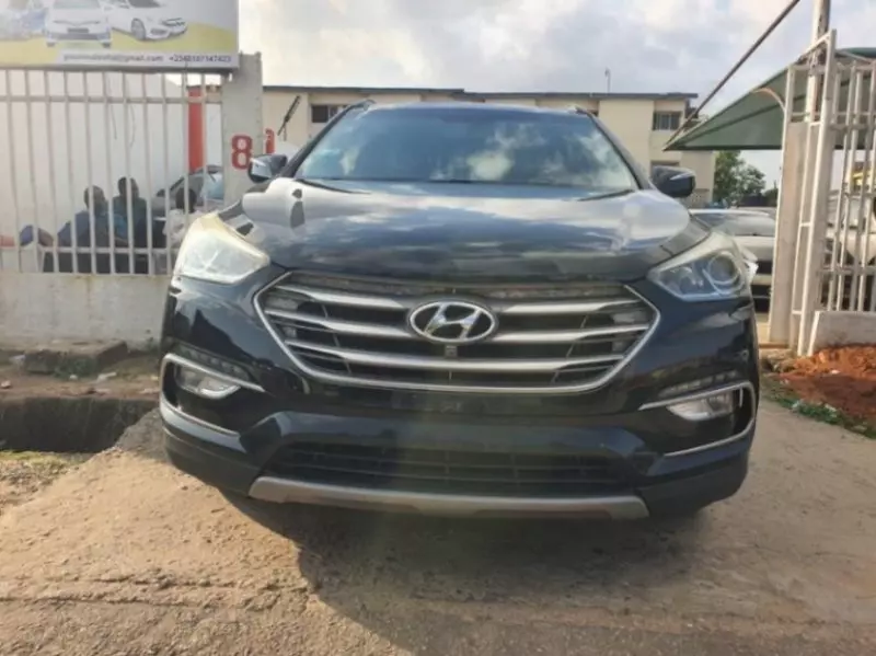 Hyundai Santa Fe   - 2017