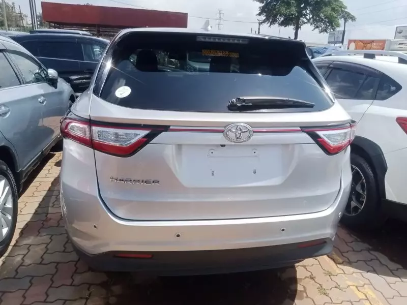 Toyota Harrier   - 2017