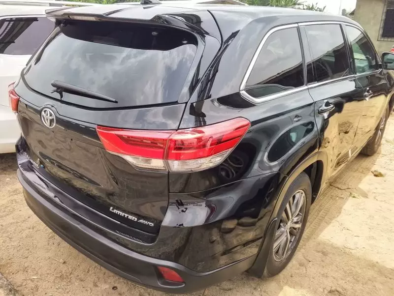 Toyota Highlander   - 2015