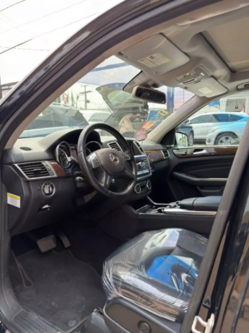 Mercedes-Benz ML-Class   - 2012