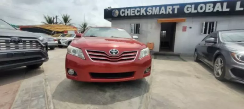 Toyota Camry   - 2010