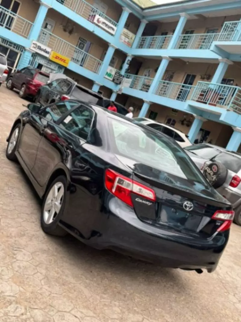 Toyota Camry   - 2013