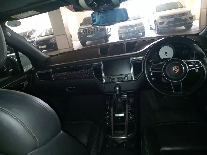PORSCHE Macan   - 2017