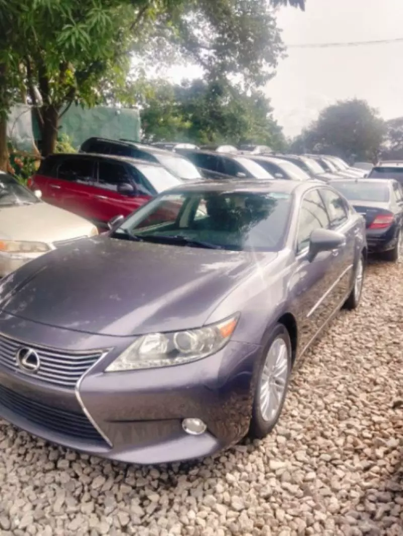 Lexus ES   - 2013