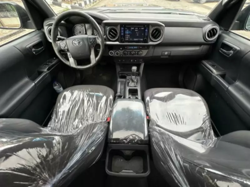 Toyota Tacoma   - 2017