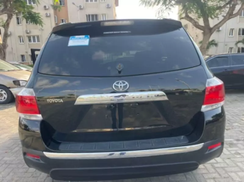 Toyota Highlander   - 2012