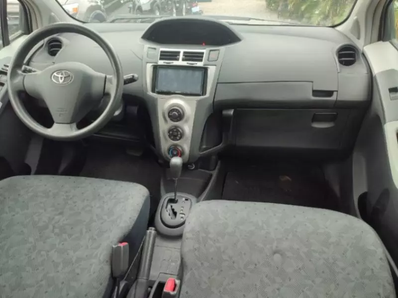 Toyota Vitz   - 2010