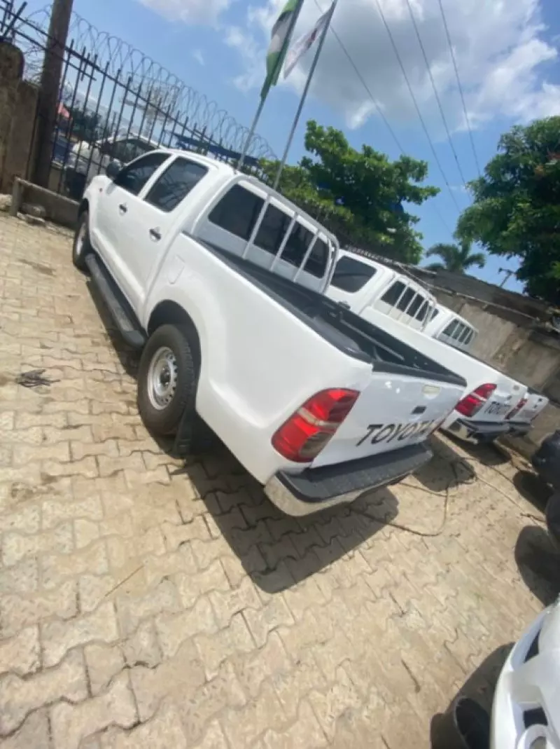 Toyota Hilux   - 2010