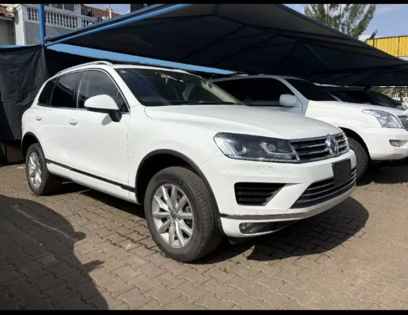 Volkswagen Touareg   - 2015