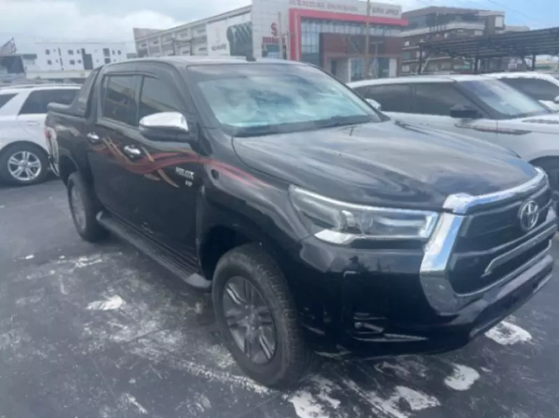 TOYOTA Hilux   - 2023