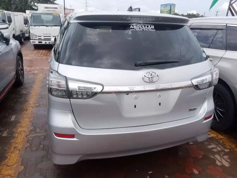 Toyota Wish   - 2012
