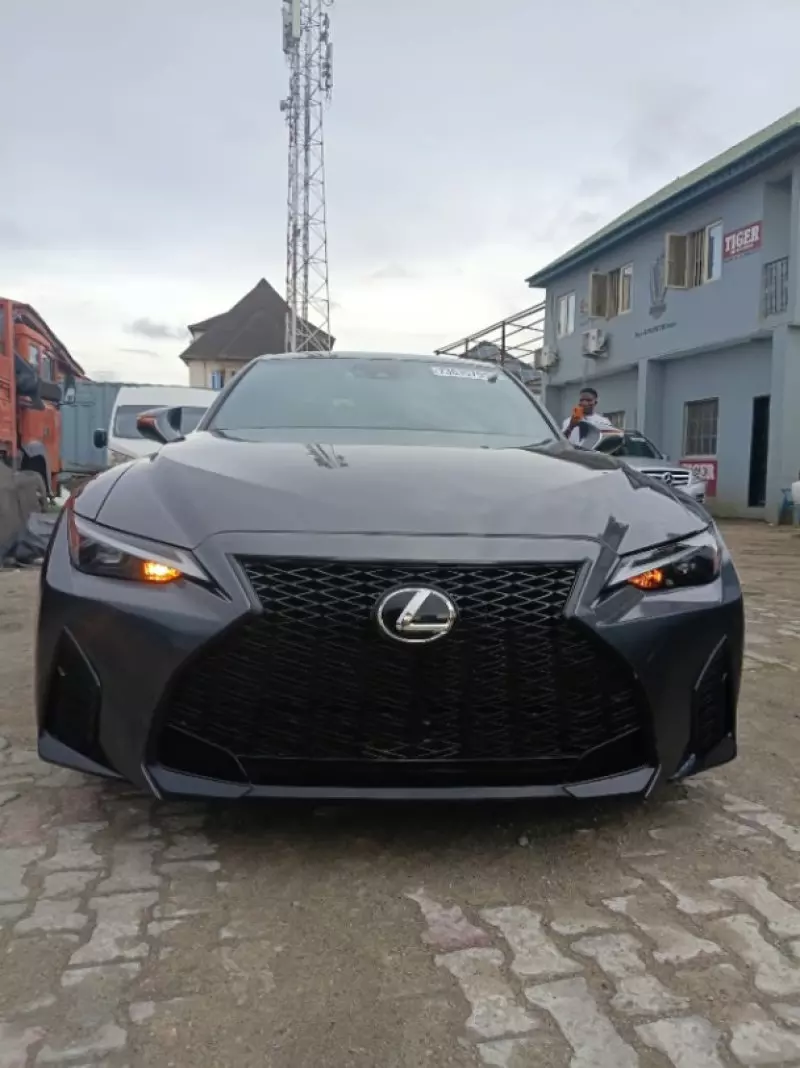 Lexus IS - 2021