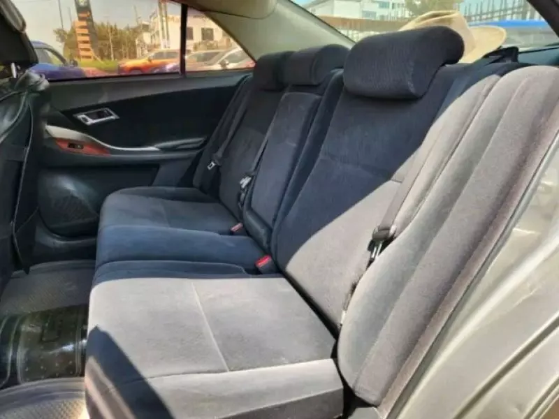 Toyota Premio    - 2011
