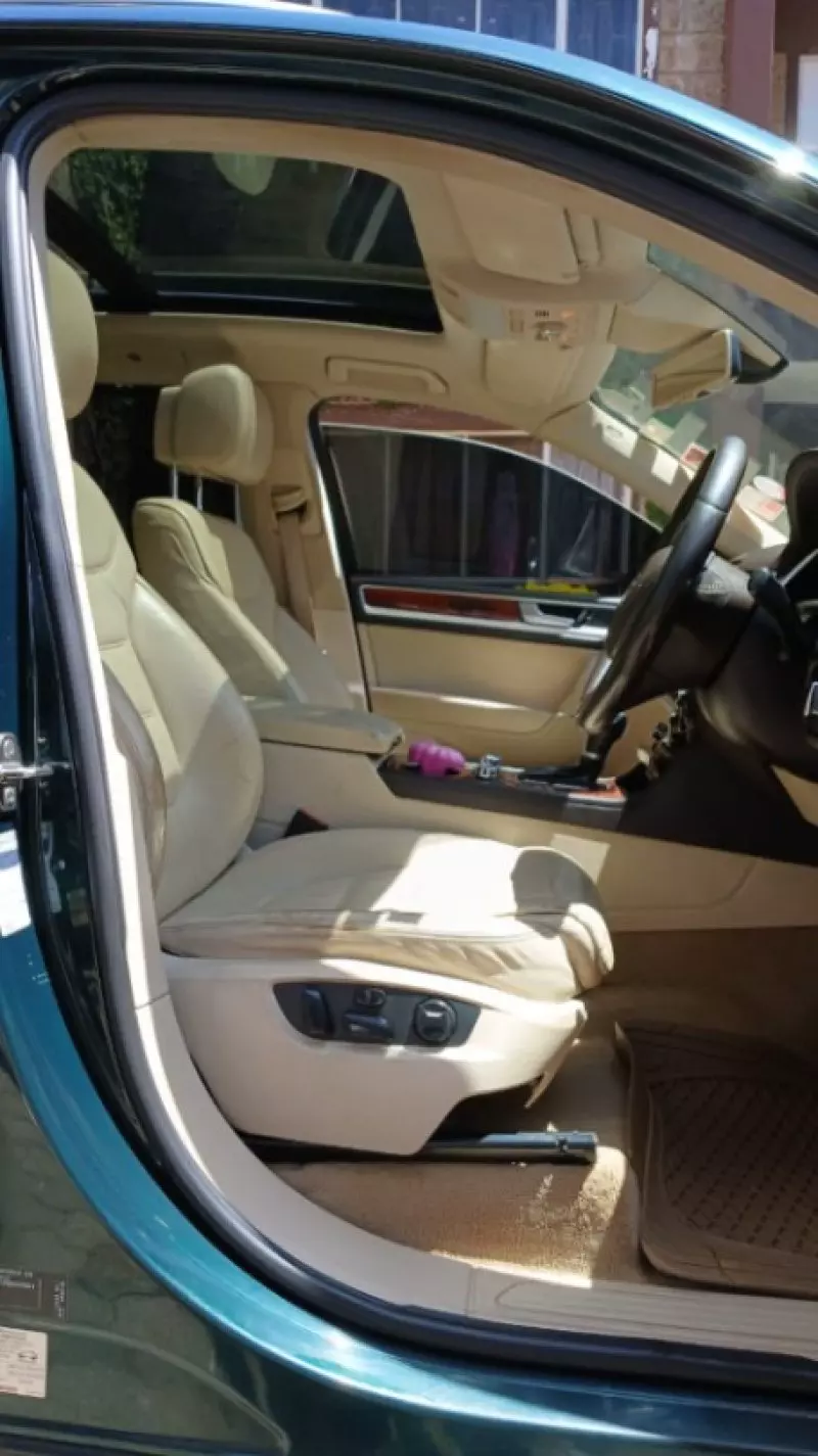 Volkswagen Touareg   - 2011