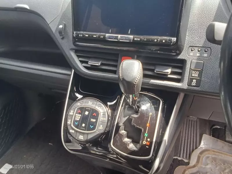 TOYOTA Voxy    - 2018