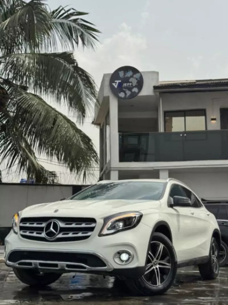 Mercedes-Benz GLA-Class   - 2015