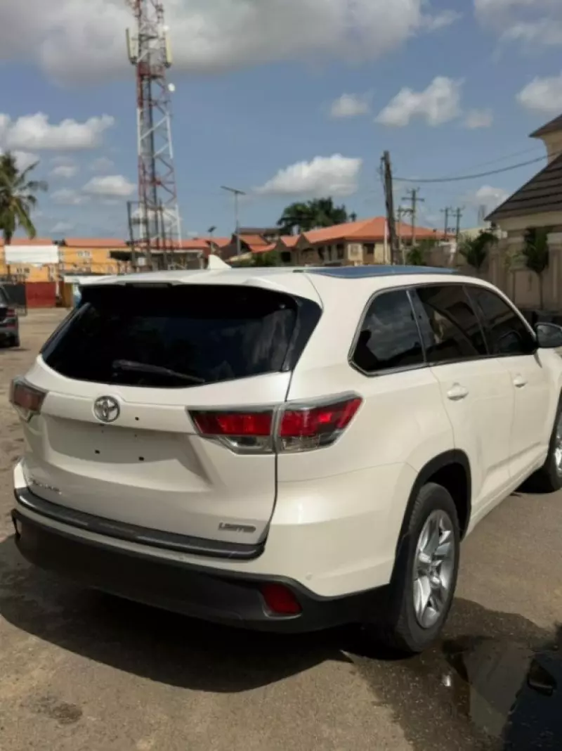 Toyota Highlander   - 2015