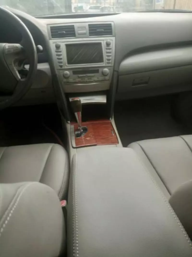 TOYOTA Camry - 2010