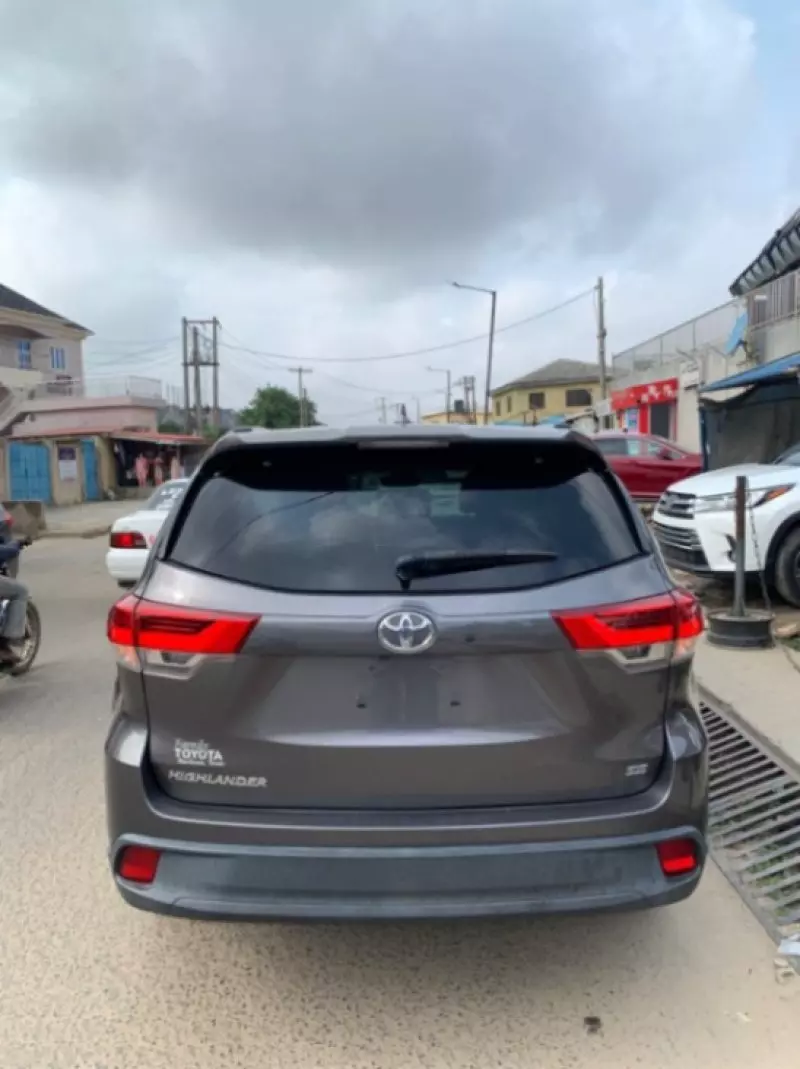 Toyota Highlander   - 2017