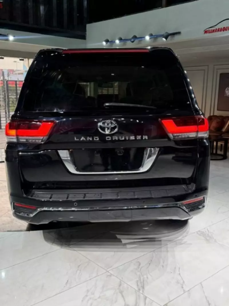 TOYOTA  Land Cruiser VXR V8   - 2011