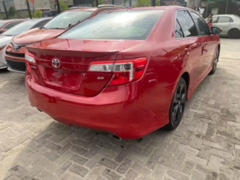 Toyota Camry - 2012
