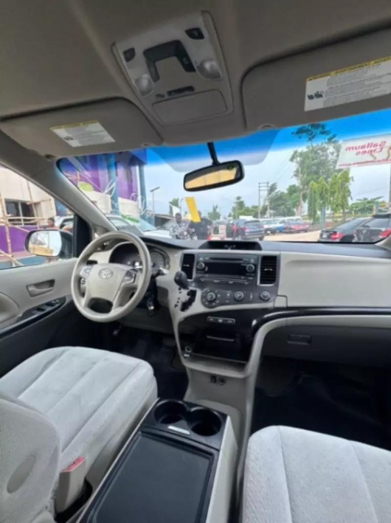 Toyota Sienna   - 2012