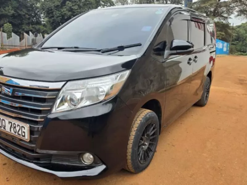 TOYOTA Noah   - 2016