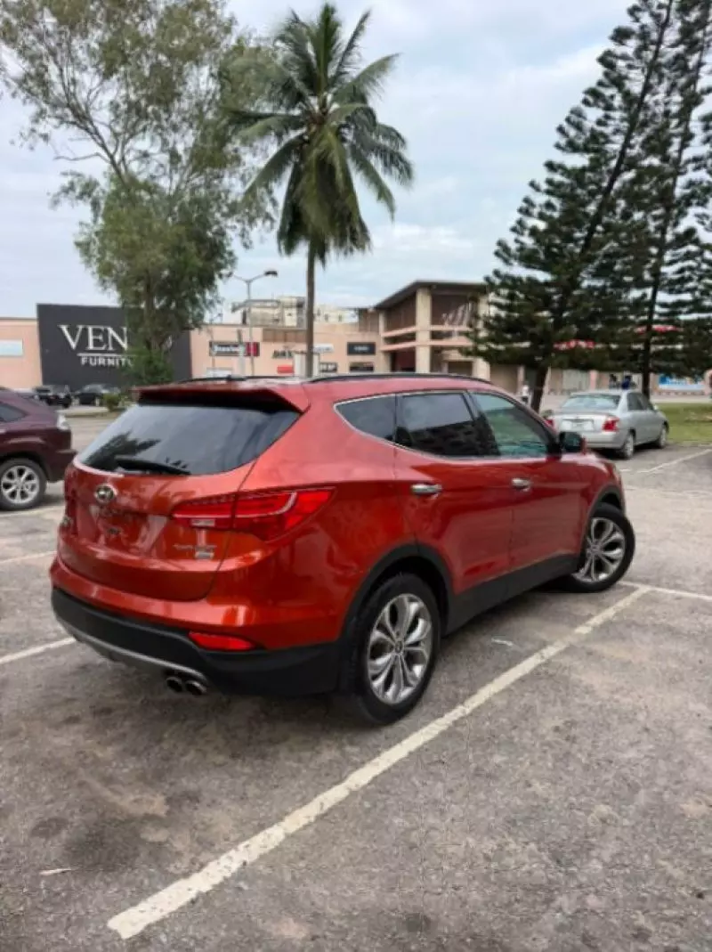 Hyundai Santa FE   - 2015
