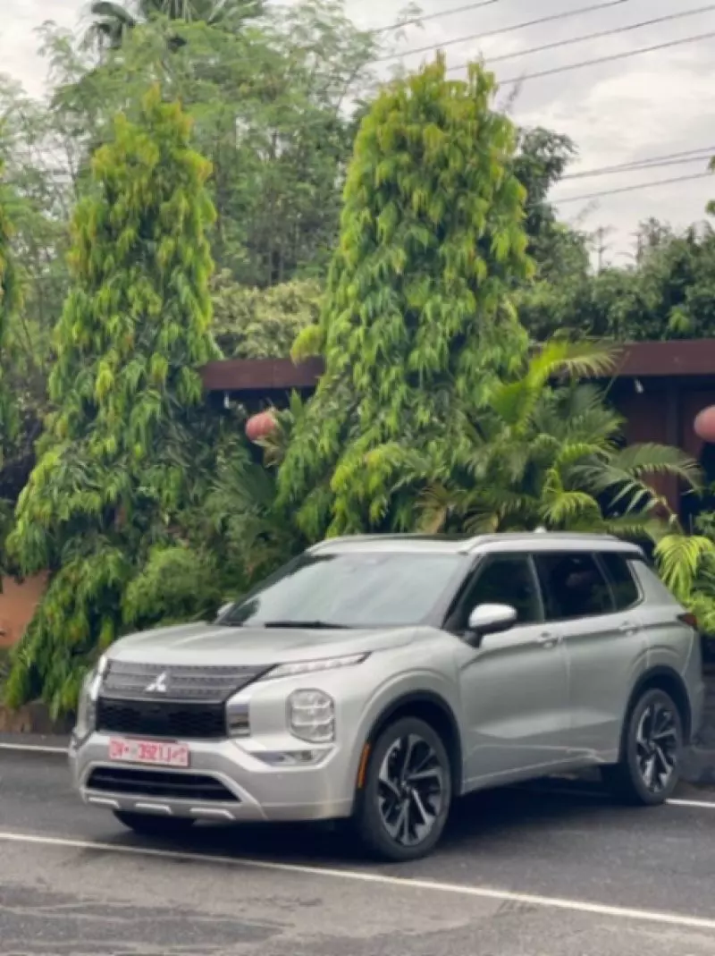 Mitsubishi OUTLANDER   - 2023