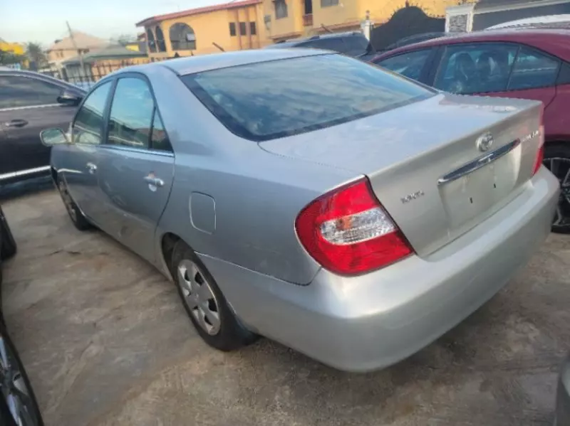 Toyota Camry   - 2004
