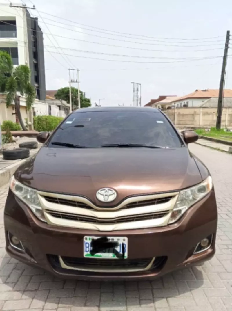Toyota Venza   - 2012