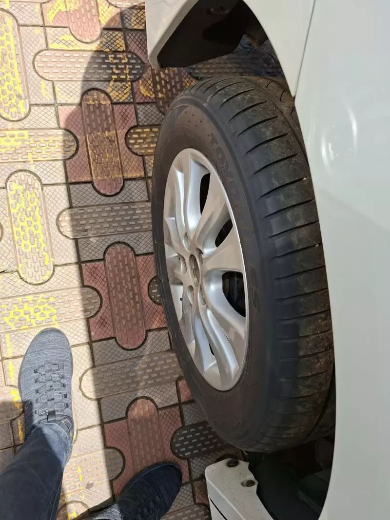 TOYOTA Noah   - 2012