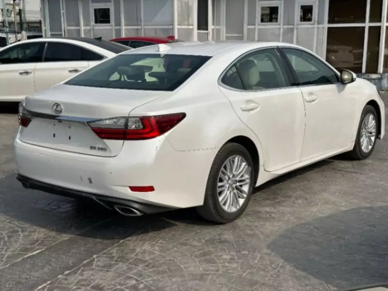 Lexus ES 350   - 2016