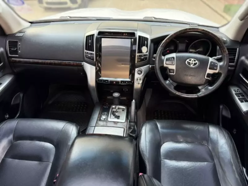 TOYOTA Land Cruiser - 2014