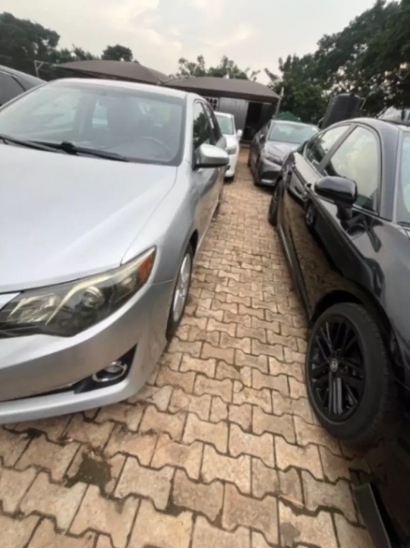 TOYOTA Camry - 2012